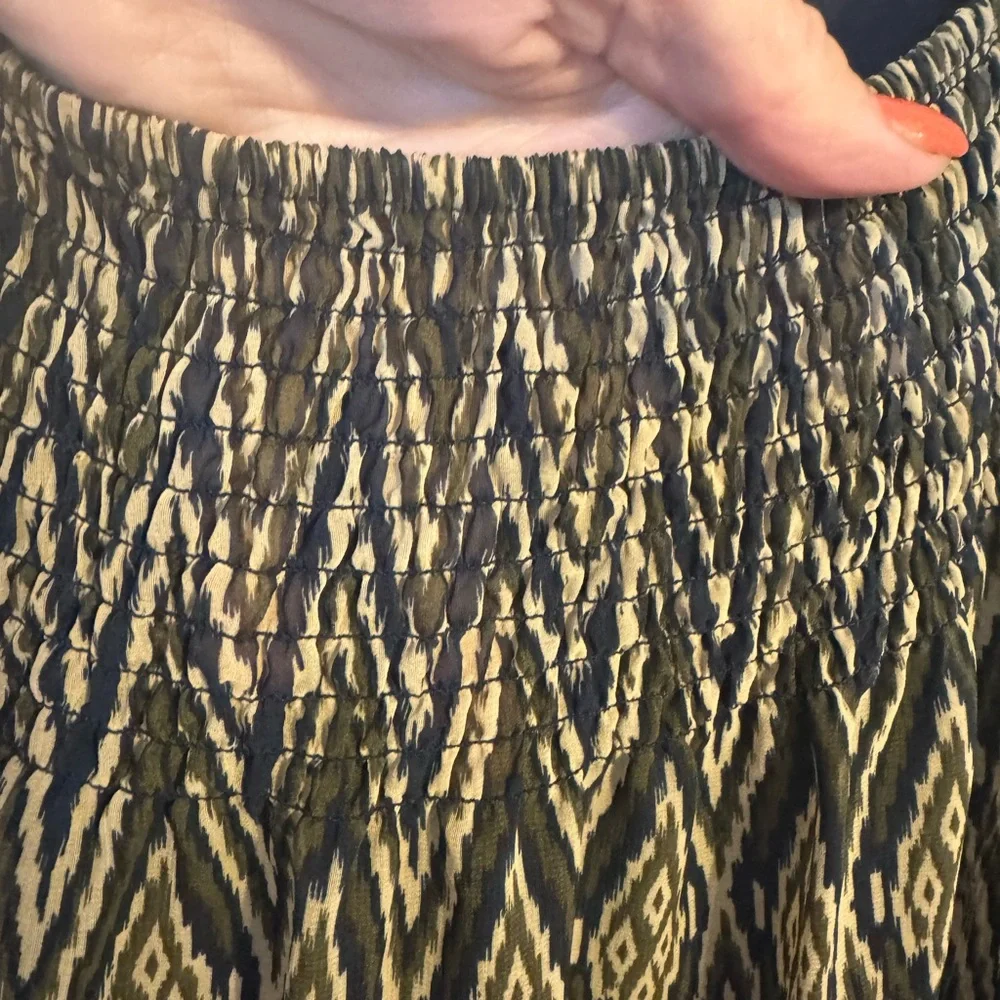 NAVY/TAN PRINT TOP w/SLEEVE DETAIL PLUS: 2X #W - Picture 3 of 12
